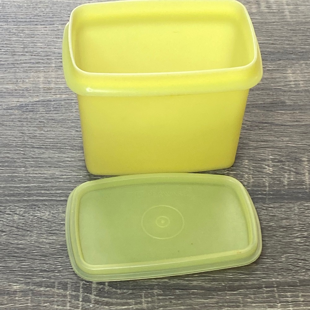 Tupperware Vintage Square Storage Container Lime Yellow with Lid‎